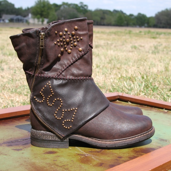 Muk Luks Shoes - NEW Muk Lux Amelia Boots